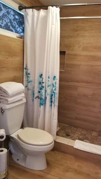 Building Photo - 809 4th Ave N