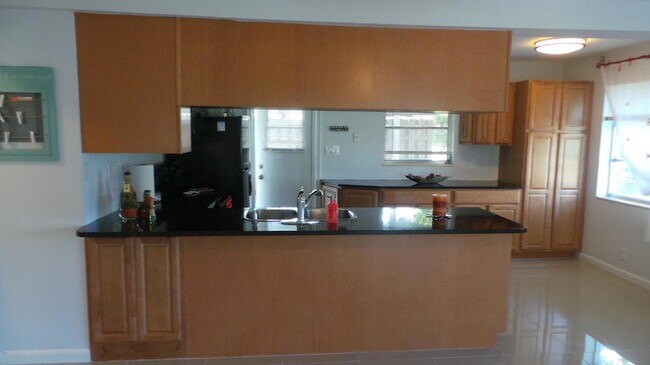 Building Photo - 370 Orange Way