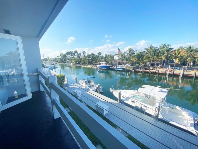 Building Photo - 2185 NE 123rd St