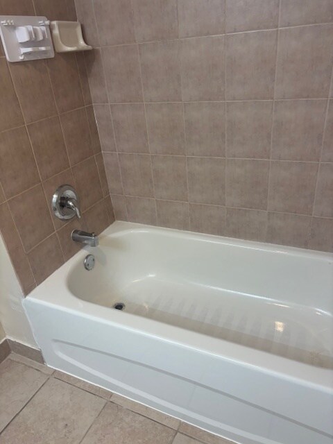 Guest bath - 8326 Bernwood Cove Loop