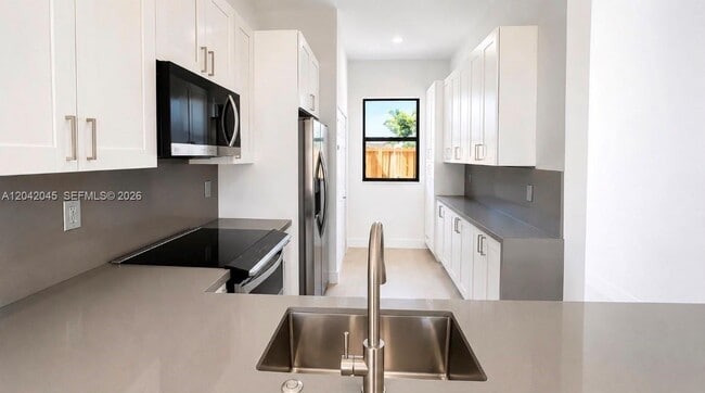 Building Photo - 6780 NW 186 Ter