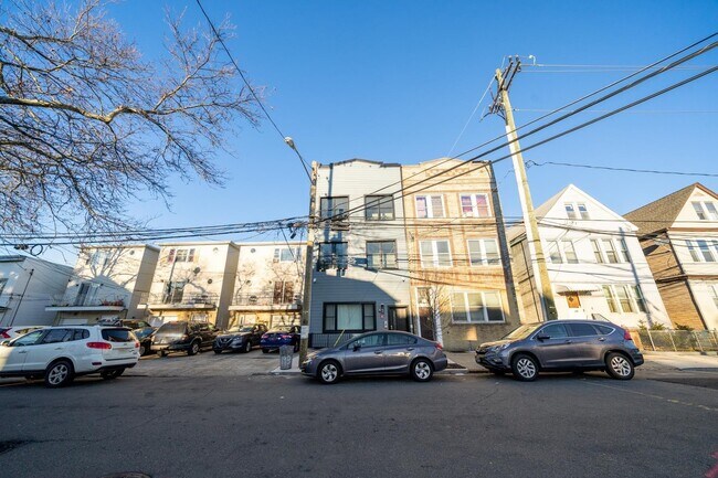 Building Photo - 195 Liberty Ave