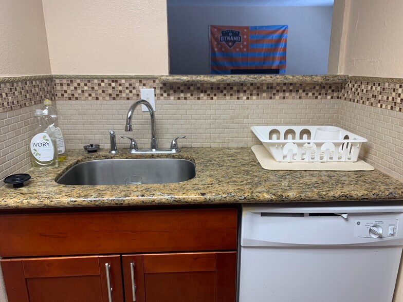 Passthrough Window - 2401 Leon St