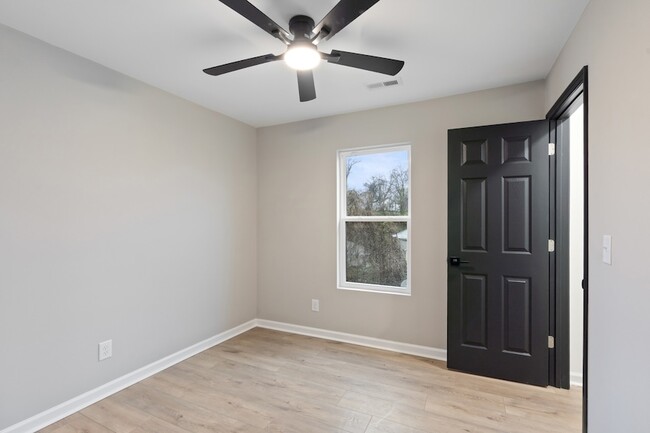 Building Photo - 804 Martin St