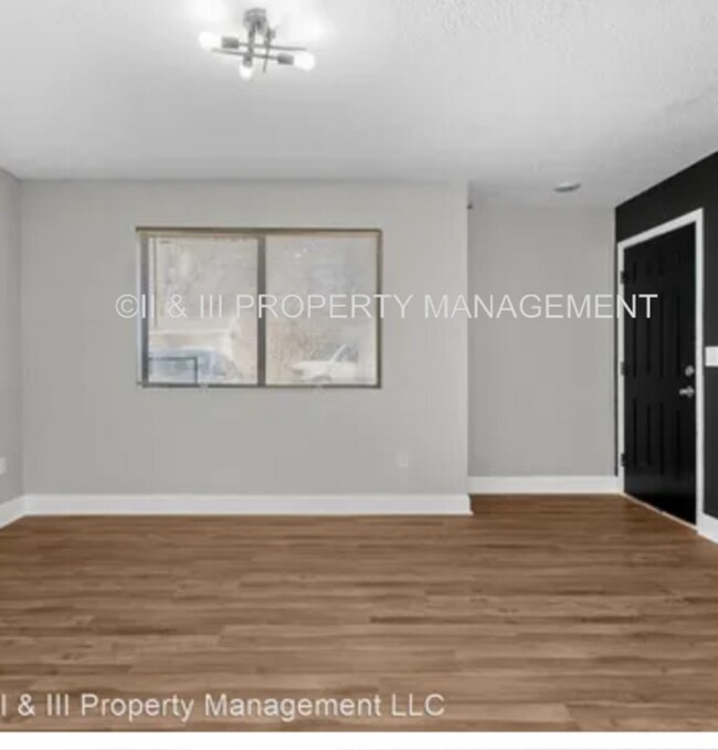 Building Photo - 1505 W 25th Ct