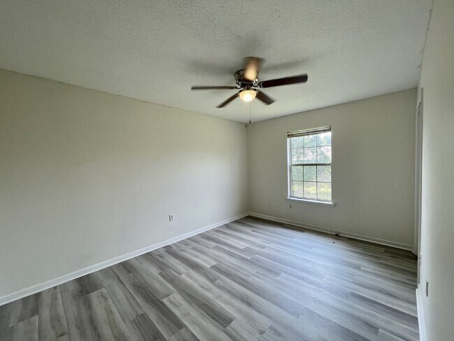 Building Photo - Home For Rent