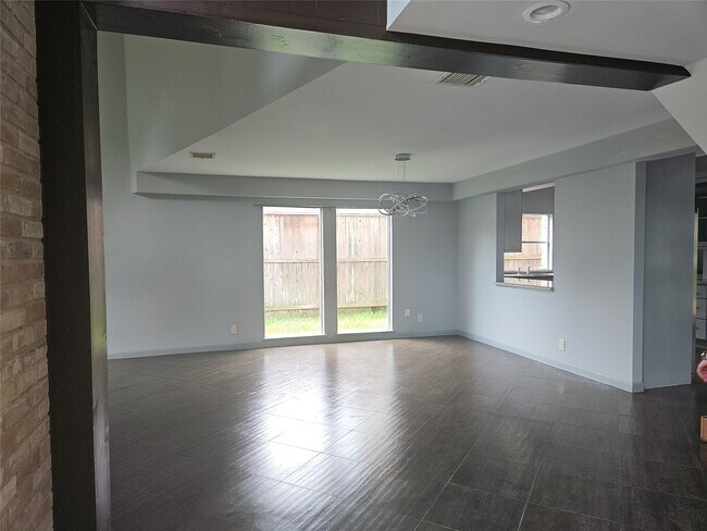 Building Photo - 2918 Manila Ln