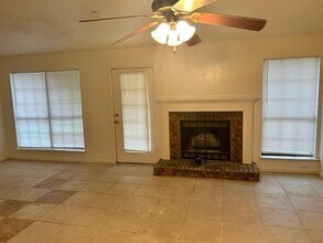 Building Photo - 403 E Hogan Dr