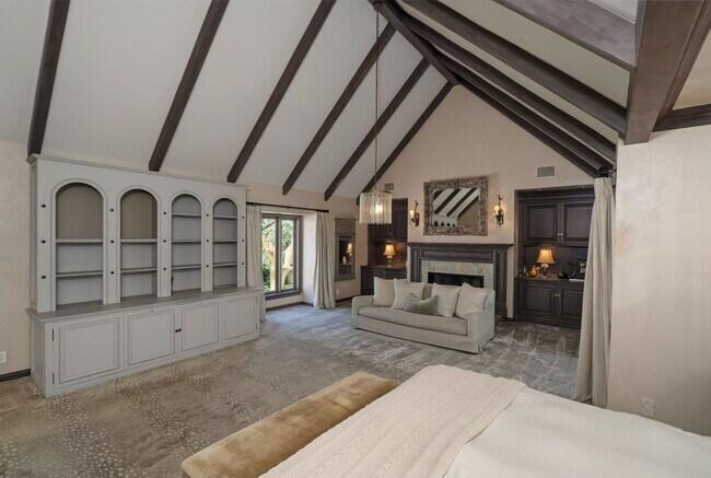 Building Photo - 575 N Beverly Glen Blvd