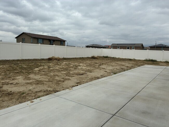 Building Photo - Spacious 4-Bedroom Single-Story Home with Large Backyard