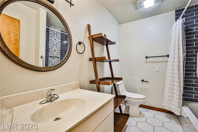 Building Photo - 6315 N Park St