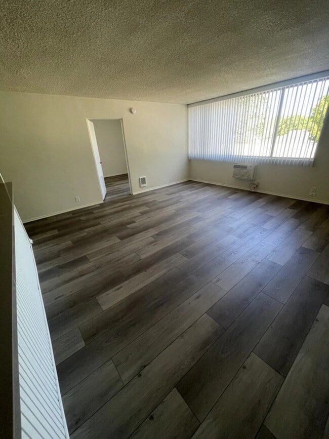 Interior Photo - 11139 Acama Street,