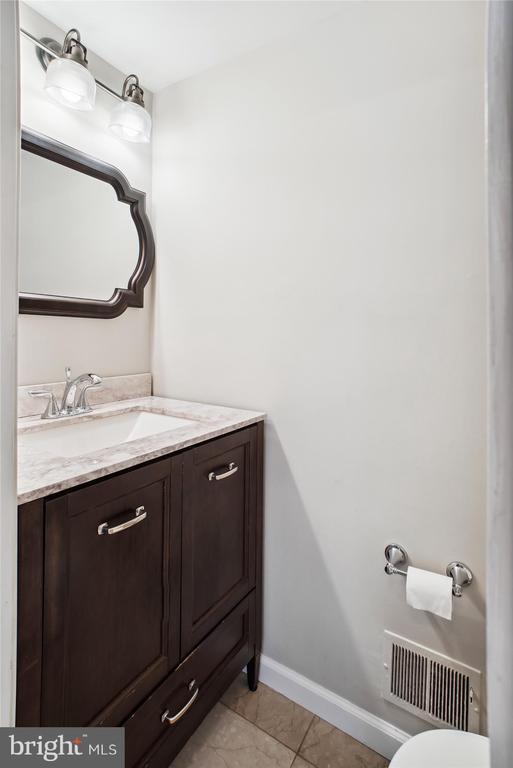 Building Photo - 450 W Glebe Rd