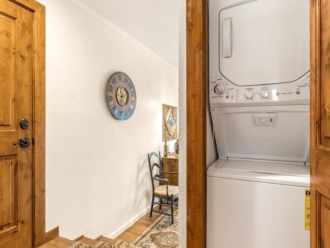 Building Photo - Incline Village: Condo - 2 Bedrooms, 2 Bat...