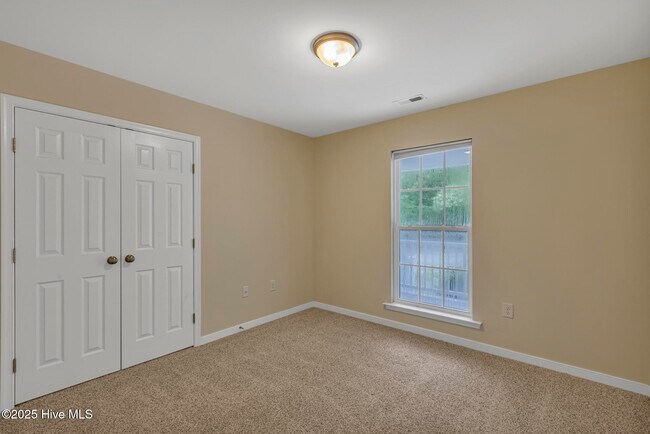 Building Photo - 394 White Sand Rd