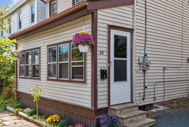 Building Photo - Walk to the Waterfront!|2BR Single-Family with Private Yard!