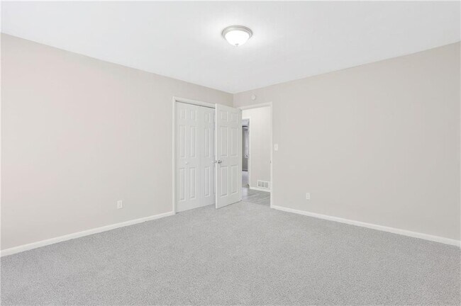 Building Photo - 3325 Kingfisher Dr