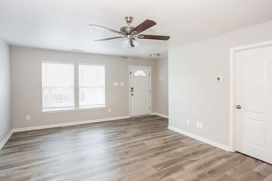 Building Photo - 1350 Haestad Ct