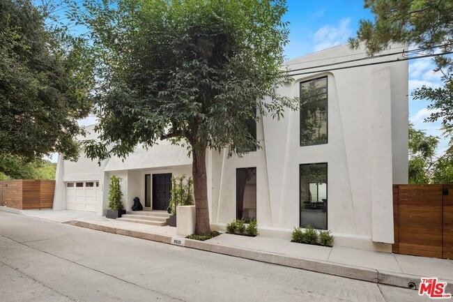 Building Photo - 8620 Skyline Dr