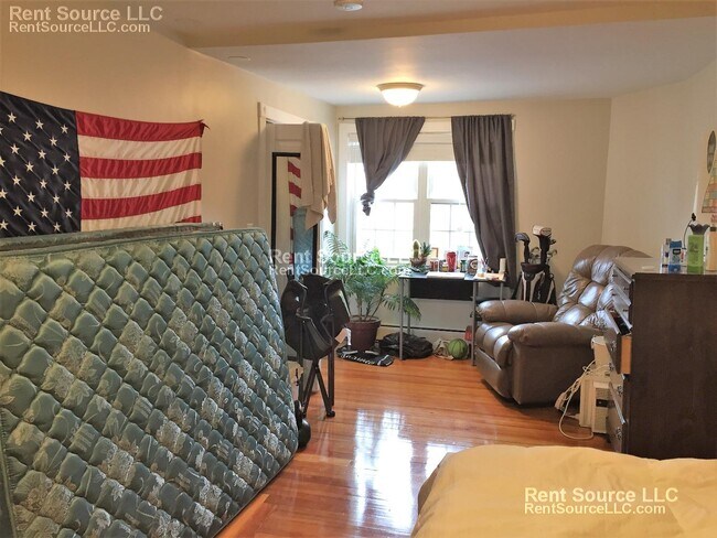 Building Photo - 519-521 Main St. Unit 1