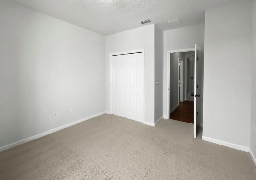 Building Photo - 3583 Old Village Dr