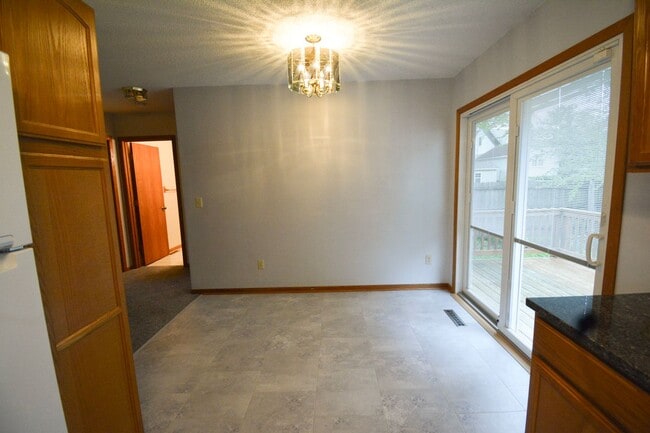 Building Photo - Move-In Ready 2 Bed 1 Bath With Large Yard...