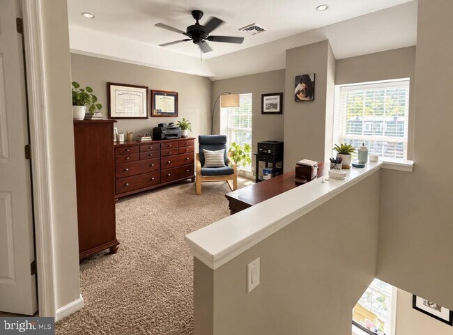 Building Photo - 811 E Hector St