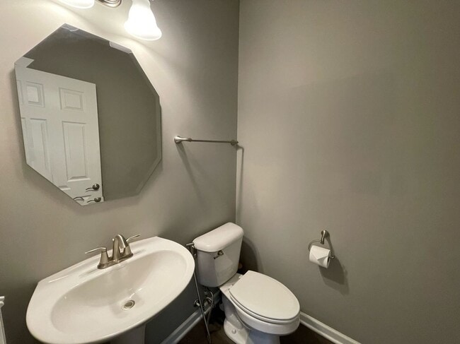 Building Photo - Single Family Home in Hoffman Estates