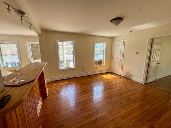 Building Photo - 48 Pleasant St