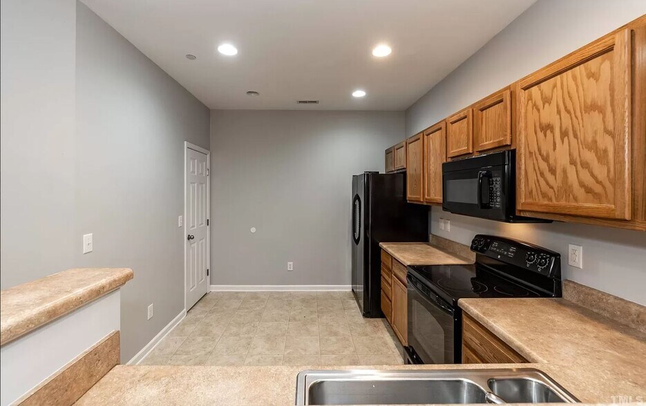 Building Photo - 1111 Consortium Dr