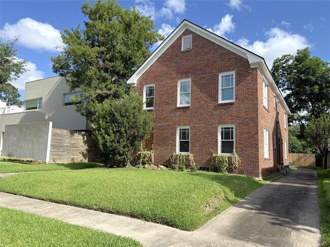 Building Photo - 2311 Wroxton Rd