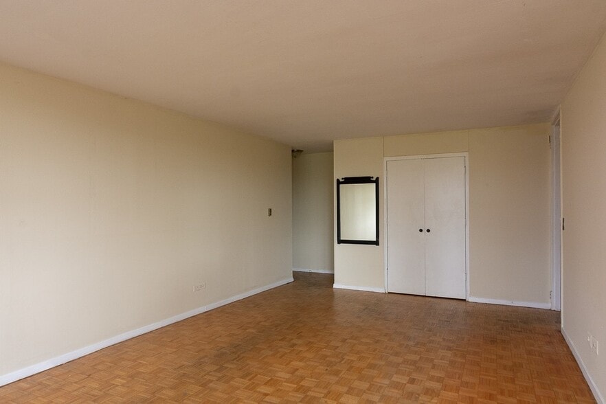 Building Photo - 1329. N Dearborn