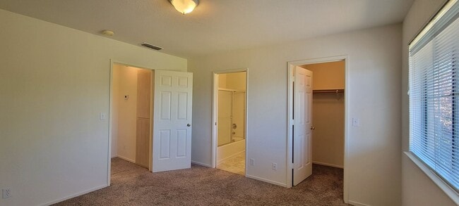 Building Photo - 1034 Burton Dr