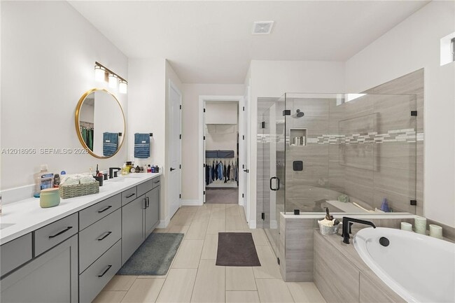 Building Photo - 4549 Pinehurst Trl W