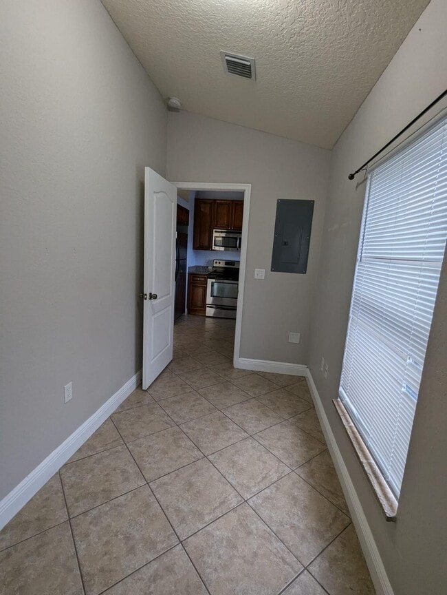 Building Photo - 4910 Cambridge St