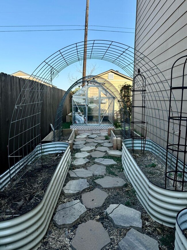 Building Photo - AVAILABLE SOON!