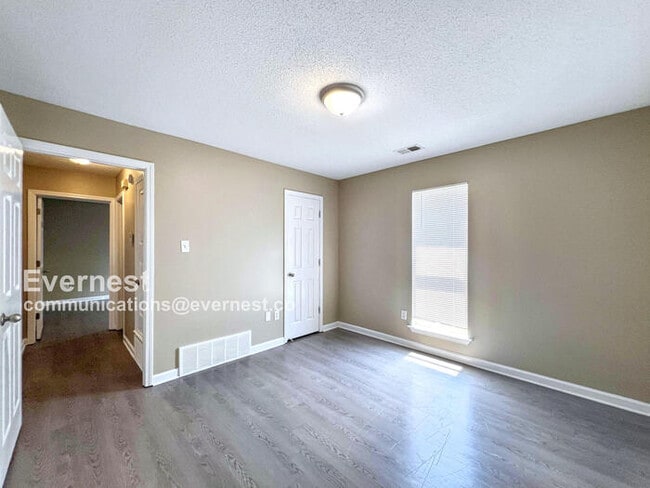 Building Photo - 5573 Kaitlyn Dr W