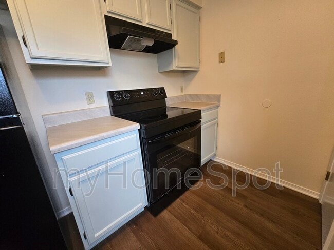 Building Photo - 409 Shadow Way Ln