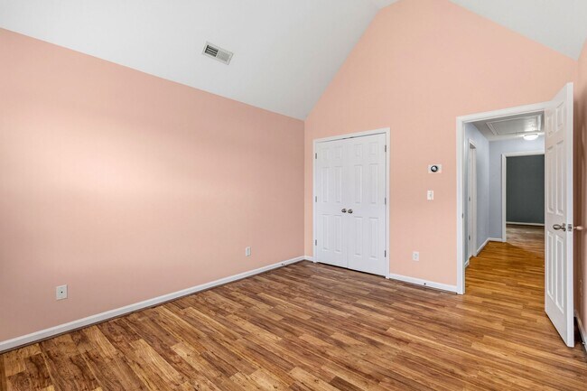 Building Photo - Luxury Living in High Point NC