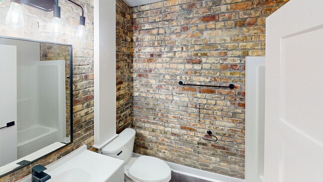 Building Photo - 1030 S Holmes St