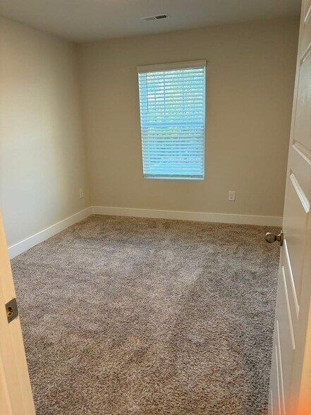 Building Photo - 961 Yarn Wy