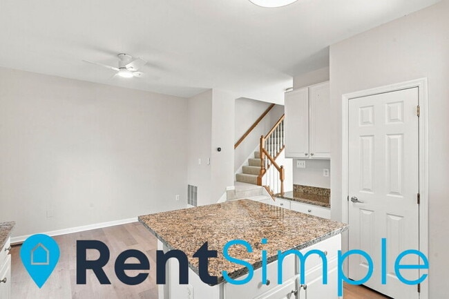 Building Photo - 42853 Golf View Dr