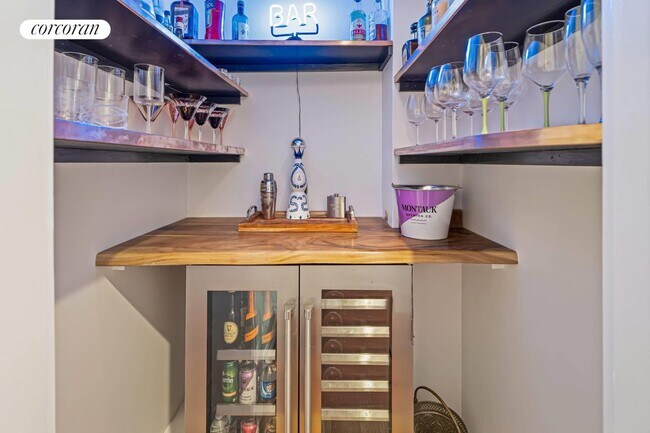 Building Photo - 179 Redwood Rd