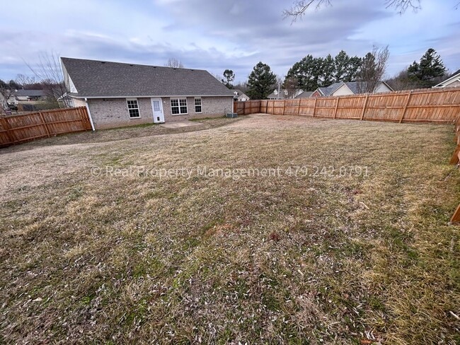 Building Photo - 1662 E Gate Cir