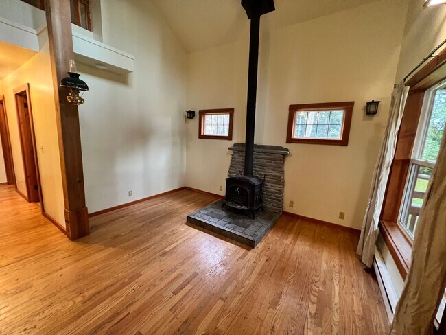 Building Photo - Herrera / Farrow (741 Ellwood Drive)