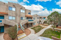 Building Photo - Las Kivas