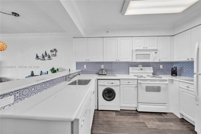 Building Photo - 2501 S Ocean Dr