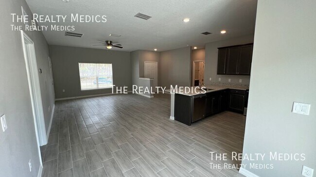 Building Photo - 850 Peyton Ave