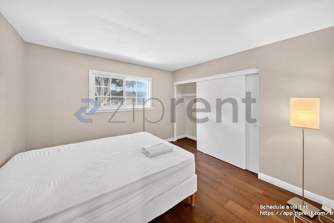 Building Photo - 353 S Heatherstone St