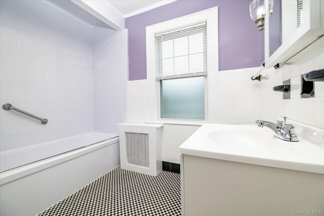 Building Photo - 25 Aldred Ave